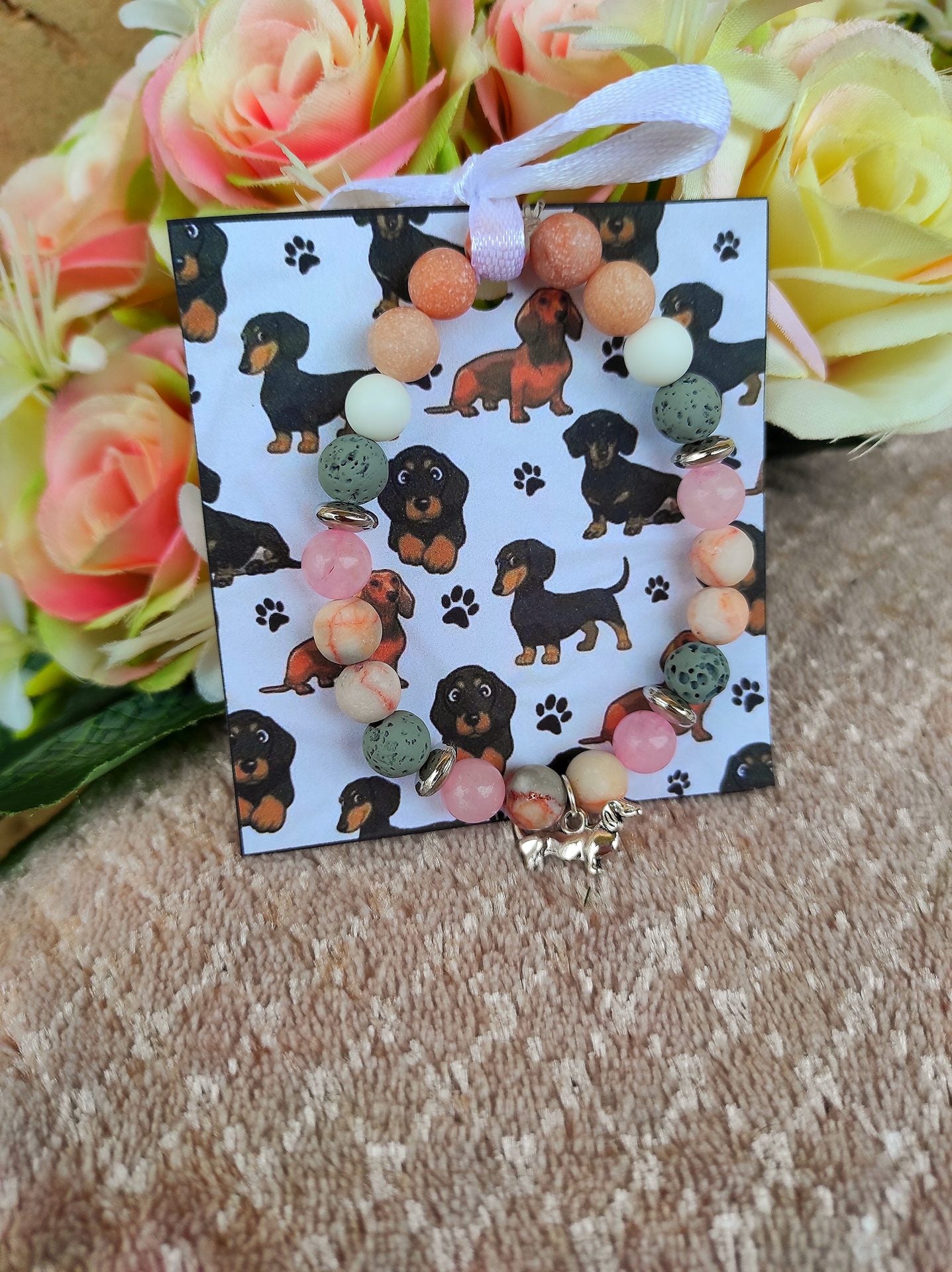 Tacskó kutyás nude karkötő